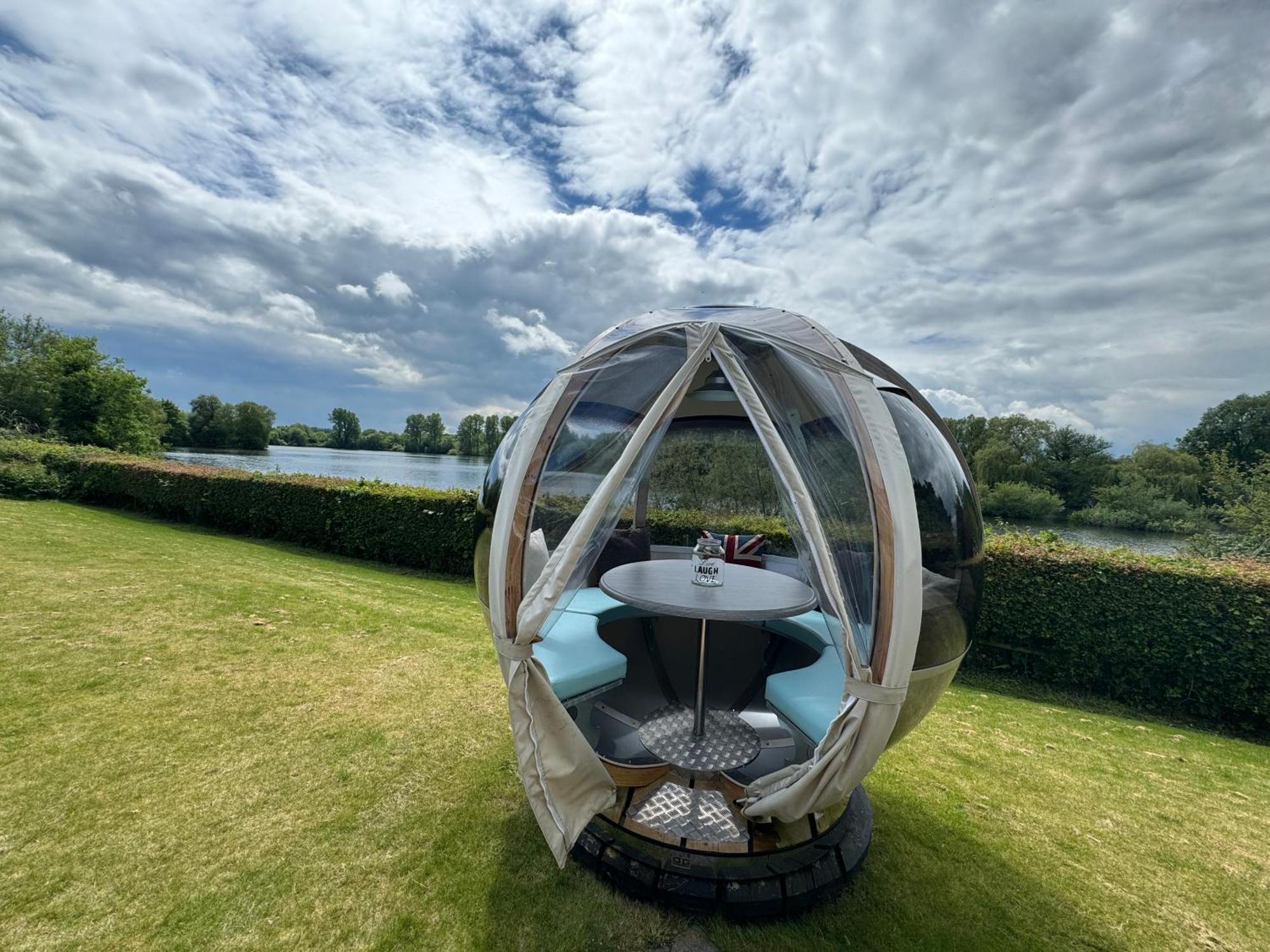 Lake View Retreats Rickmansworth Exterior photo